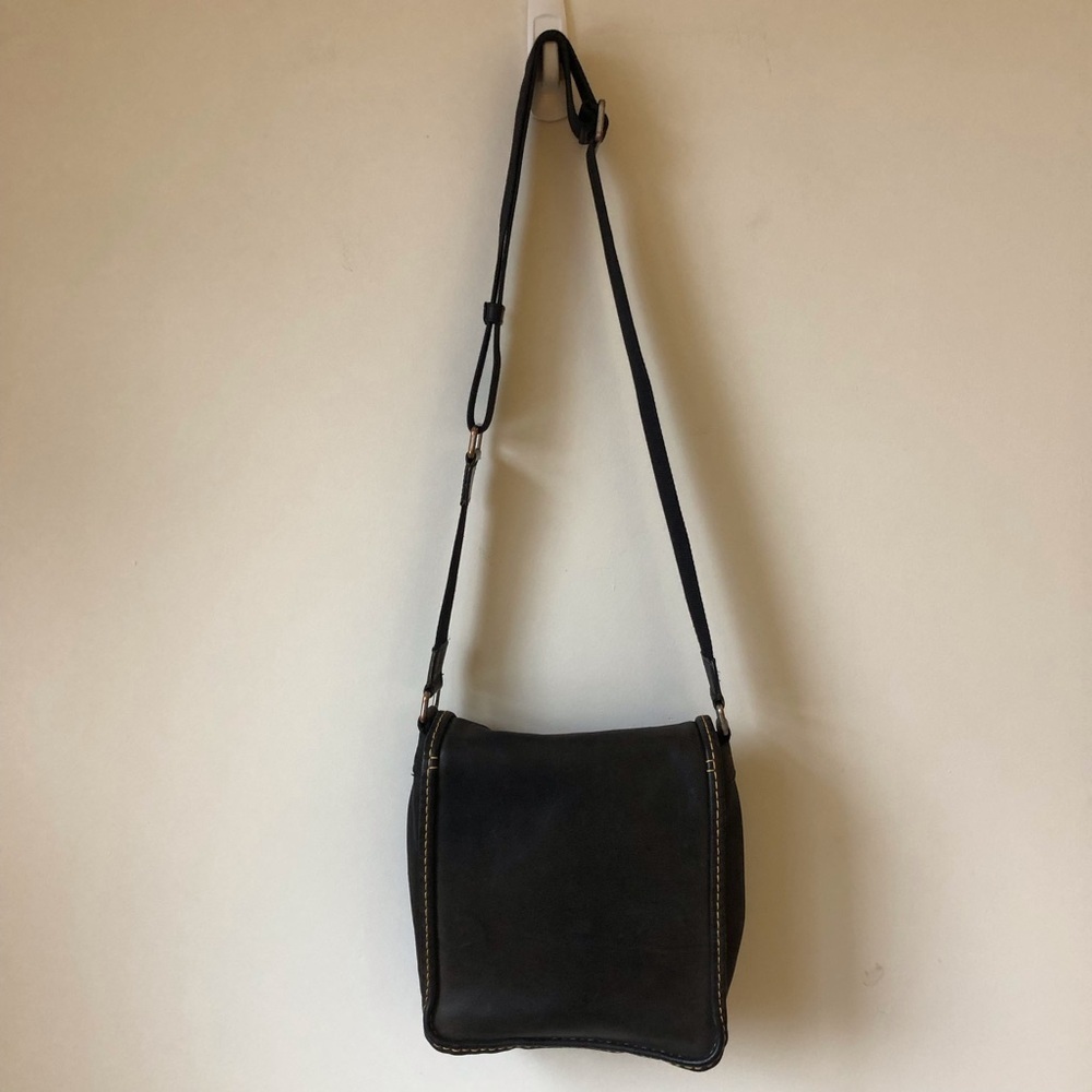 ECCO leather crossbody bag black flap closure adjustable strap minimalist - Picture 2 of 11